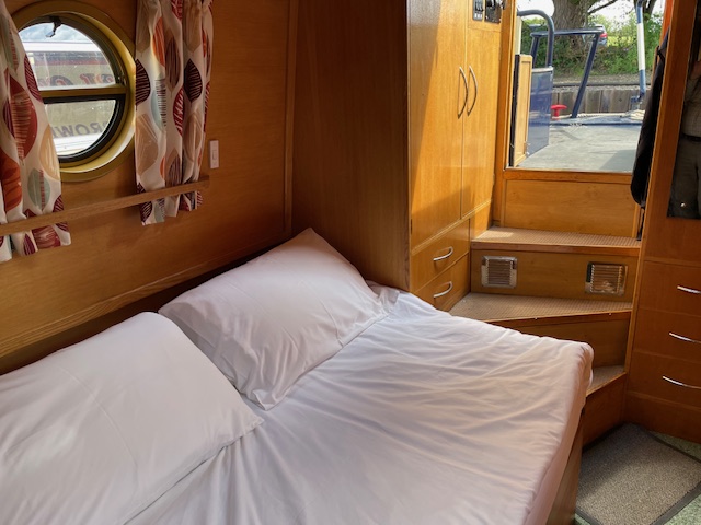 Charlotte: Rear Cross Bed - Folded