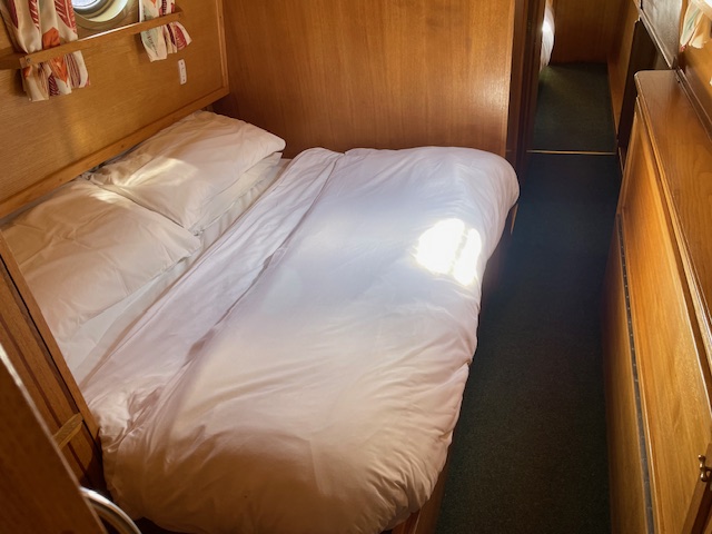 Hannah: Folded King Size Cross Bed (middle bedroom)